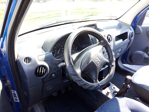 Peugeot Partner (6 фото из 9)