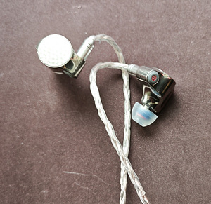 Sony IER-Z1R (2 foto / 10)
