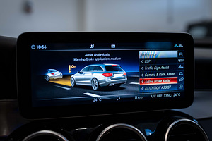 Mercedes-Benz C 220 4Matic AMG Line Facelift 2.0 143kW (12 foto / 15)