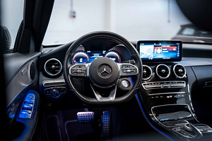 Mercedes-Benz C 220 4Matic AMG Line Facelift 2.0 143kW (8 foto / 15)