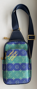Louis Vuitton Avenue Slingbag PM , Blue Stripes (4 foto / 5)