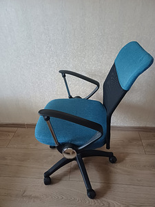 Компьютерное кресло (2 фото из 4)