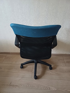 Компьютерное кресло (3 фото из 4)