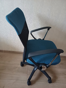 Компьютерное кресло (4 фото из 4)