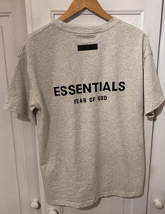 Футболка Essentials (1 фото из 4)