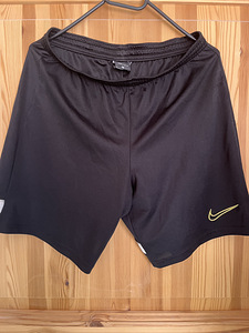Kolmeosaline Nike’i komplekt sportimiseks (3 foto / 7)
