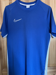 Kolmeosaline Nike’i komplekt sportimiseks (5 foto / 7)
