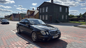 Mercedes-Benz E220 AMG (1 фото из 10)