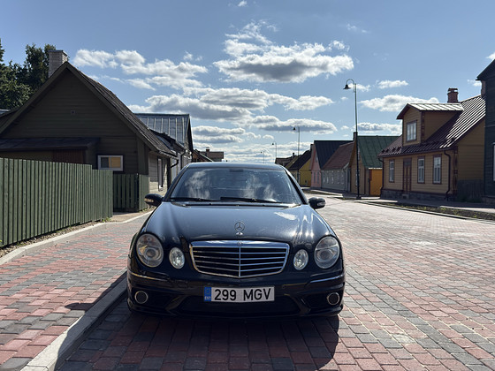 Mercedes-Benz E220 AMG