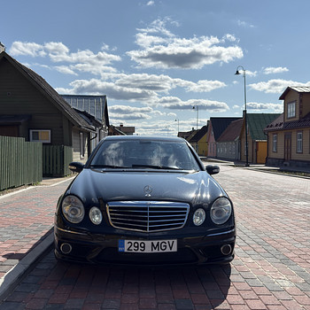 Mercedes-Benz E220 AMG