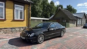 Mercedes-Benz E220 AMG (3 фото из 10)