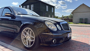 Mercedes-Benz E220 AMG (4 фото из 10)