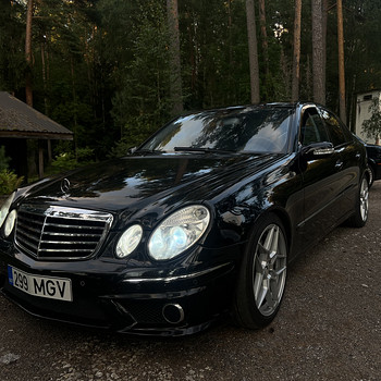 Mercedes-Benz E220 AMG