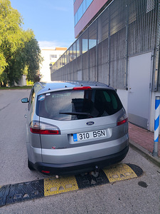 Ford S-Max (3 фото из 4)