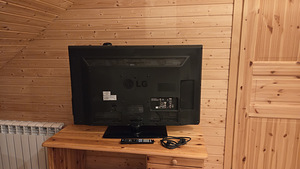 Телевизор LG 42" (106 см) Full HD (2 фото из 3)