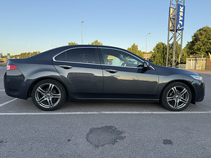 Honda Accord 8 (6 foto / 11)