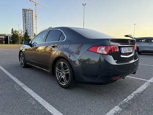Honda Accord 8 (8 foto / 11)