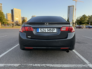Honda Accord 8 (9 foto / 11)