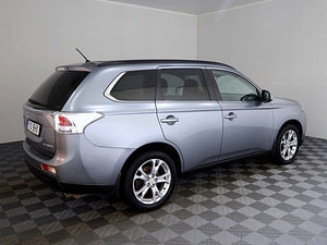 Mitsubishi Outlander Luxury ATM 2.0 110kW (3 foto / 9)