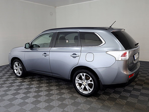 Mitsubishi Outlander Luxury ATM 2.0 110kW (4 foto / 9)