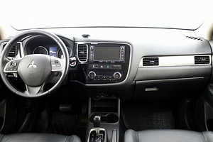 Mitsubishi Outlander Luxury ATM 2.0 110kW (5 foto / 9)