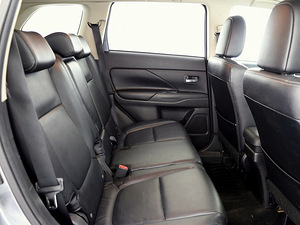 Mitsubishi Outlander Luxury ATM 2.0 110kW (7 foto / 9)