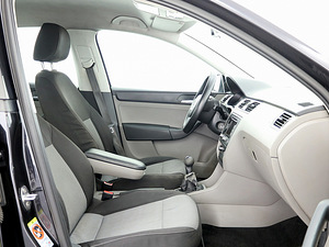SEAT Toledo Comfortline 1.6 TDI 77kW (6 фото из 7)