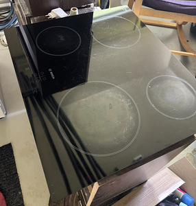 Bosch keraamiline pliidiplaat PKE611D17E/01 (1 foto / 4)