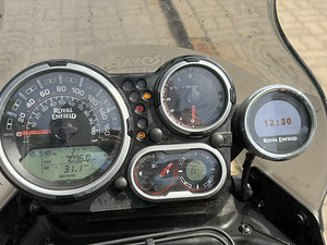 Royal Enfield Himalayan 411 (3 фото из 3)