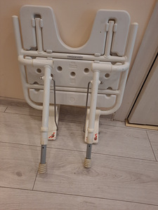 Müüa seinale kinnitatav kokkupandav tool (3 foto / 4)