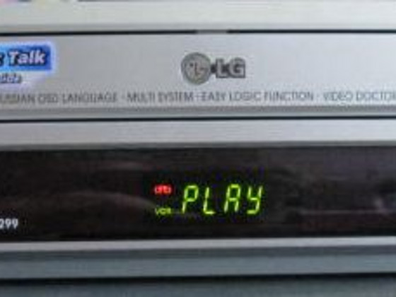 Hi-Fi häälega 6 pealine videomakk LG L299