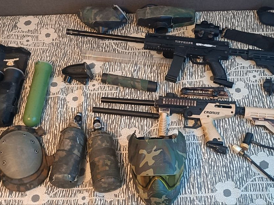 Müüa suur paintballi-varustuse komplekt.