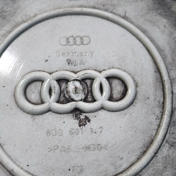 R15, Audi ilukilbid (4 tk)