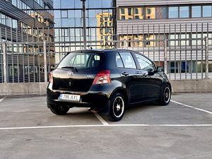 Toyota Yaris 1.3 Automaat (3 foto / 7)