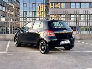 Toyota Yaris 1.3 Automaat (4 foto / 7)