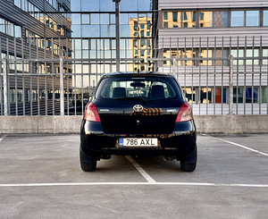 Toyota Yaris 1.3 Automaat (6 foto / 7)