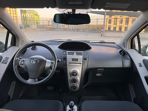 Toyota Yaris 1.3 Automaat (7 foto / 7)