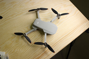 DJI Mini 2 SE Fly More Combo (4 фото из 9)