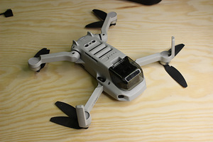 DJI Mini 2 SE Fly More Combo (7 фото из 9)
