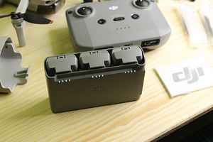 DJI Mini 2 SE Fly More Combo (9 фото из 9)