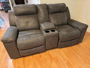 Kahekohaline recliner diivan (1 foto / 4)