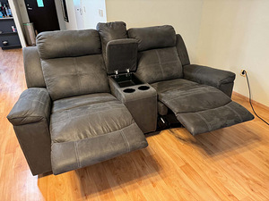 Kahekohaline recliner diivan (2 foto / 4)