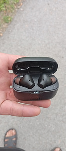 Наушники JBL (2 фото из 3)