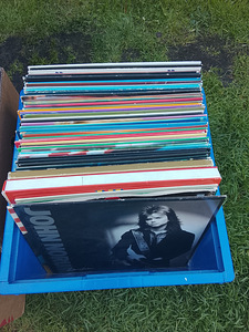 DVD, винилы, CD (7 фото из 10)