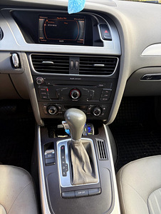 Audi A4 B8 2008 г. (7 фото из 10)