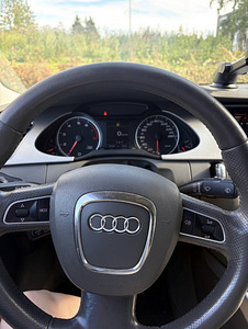 Audi A4 B8 2008 г. (9 фото из 10)