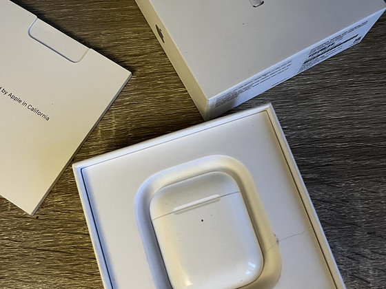 Apple airpods 2