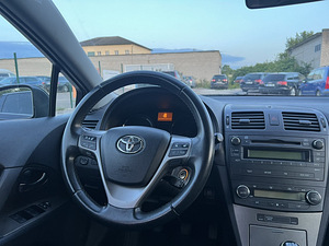 TOYOTA AVENSIS (9 foto / 11)