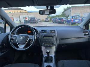 TOYOTA AVENSIS (10 foto / 11)