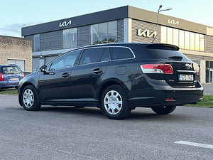 TOYOTA AVENSIS (6 foto / 11)